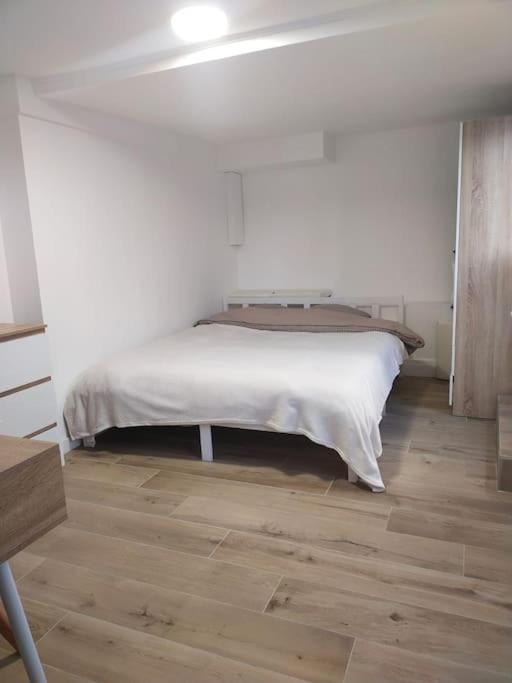 2 Piece Avec Terrasse Ensoleille Leilighet Suresnes Eksteriør bilde