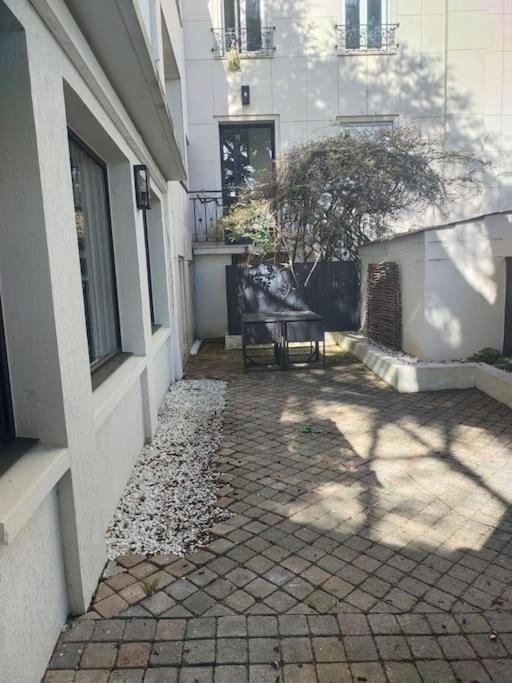 2 Piece Avec Terrasse Ensoleille Leilighet Suresnes Eksteriør bilde