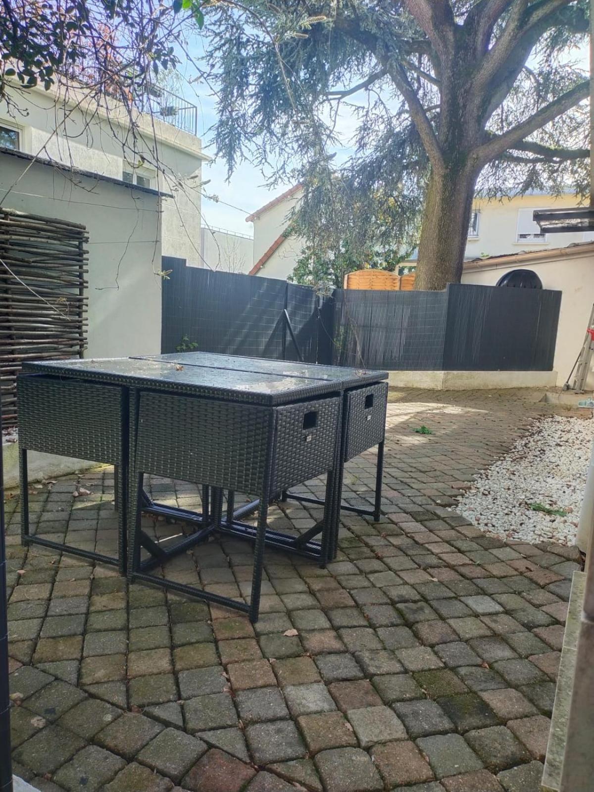 2 Piece Avec Terrasse Ensoleille Leilighet Suresnes Eksteriør bilde